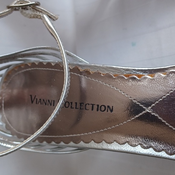 Vianni Collection Silver Leather Strappy Heels- Sz. 7 - Picture 5 of 14